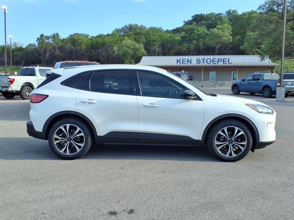 Used 2022 Ford Escape SE with VIN 1FMCU0G64NUB99819 for sale in Kerrville, TX