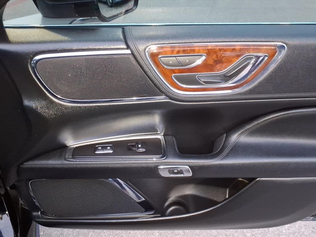 2017 Lincoln Continental Select