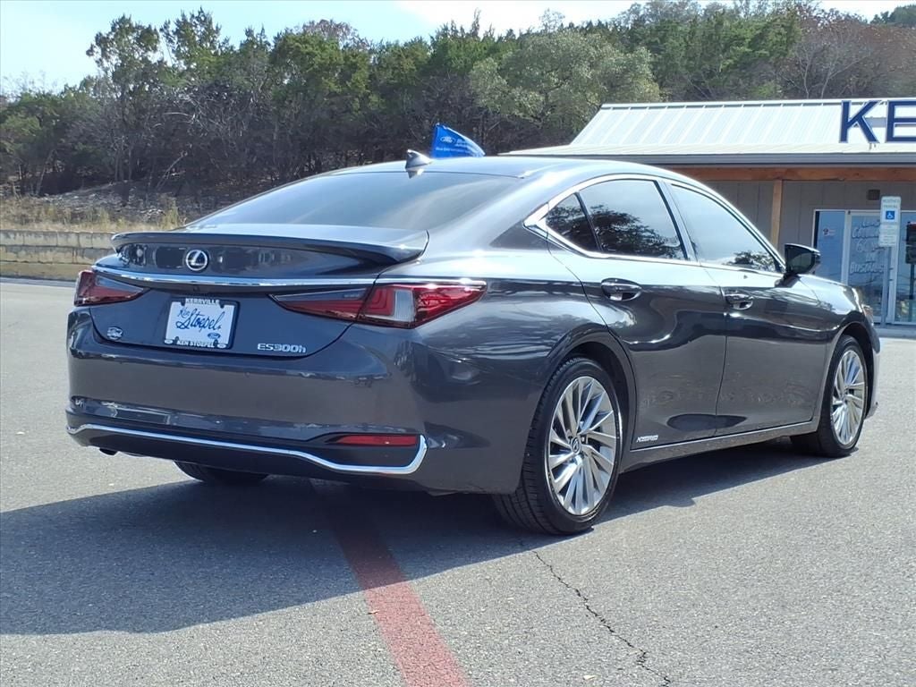 2022 Lexus ES 300h Ultra Luxury
