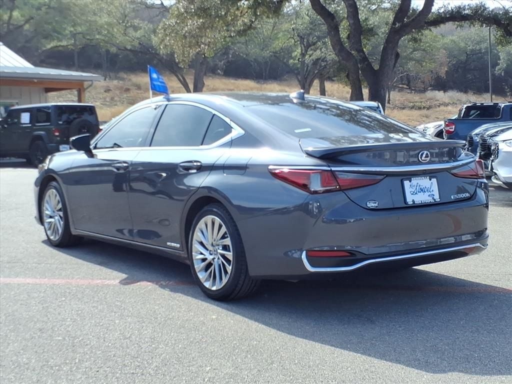 2022 Lexus ES 300h Ultra Luxury