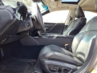 2022 Lexus ES 300h Ultra Luxury