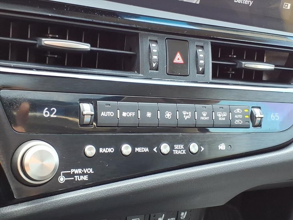 2022 Lexus ES 300h Ultra Luxury