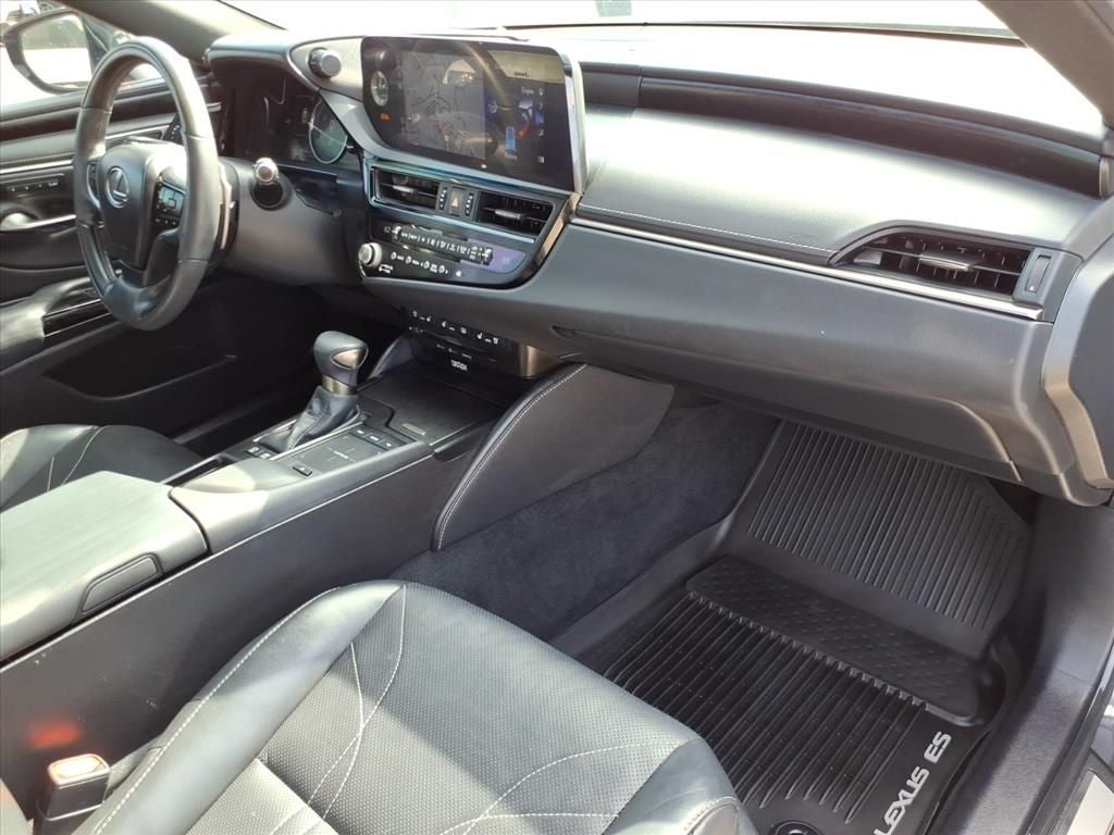 2022 Lexus ES 300h Ultra Luxury