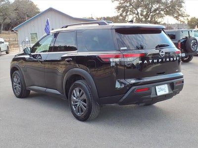 2025 Nissan Pathfinder SV