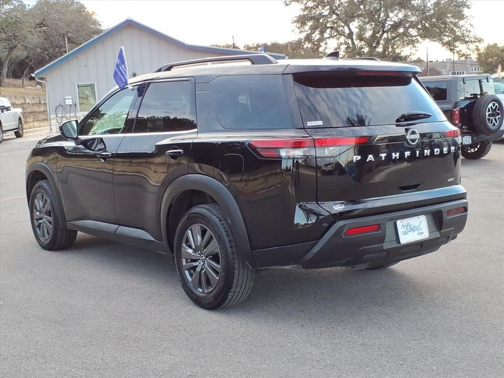 2025 Nissan Pathfinder SV