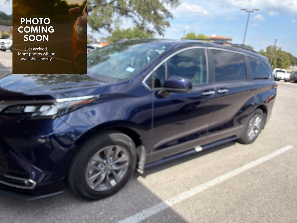 2024 Toyota Sienna XLE 8 Passenger