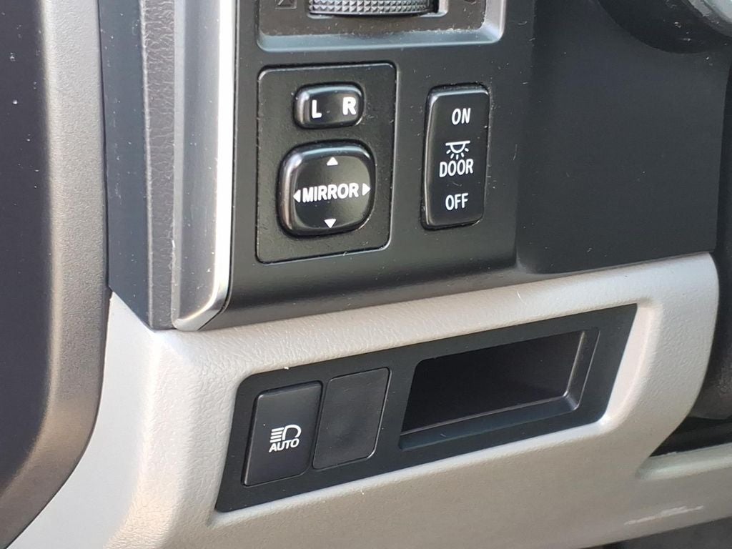 2020 Toyota Sequoia SR5 5.7L