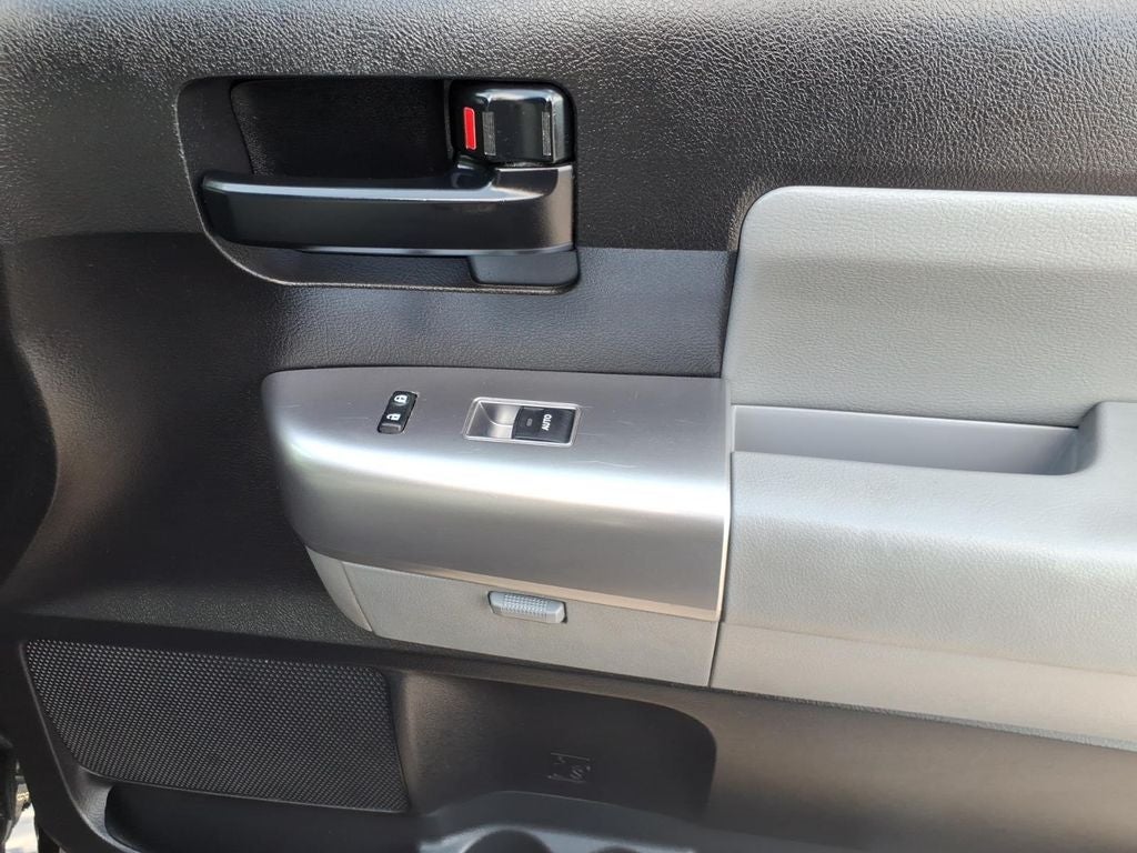 2020 Toyota Sequoia SR5 5.7L